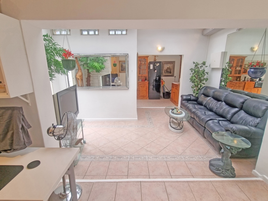 To Let 1 Bedroom Property for Rent in Hout Bay Western Cape
